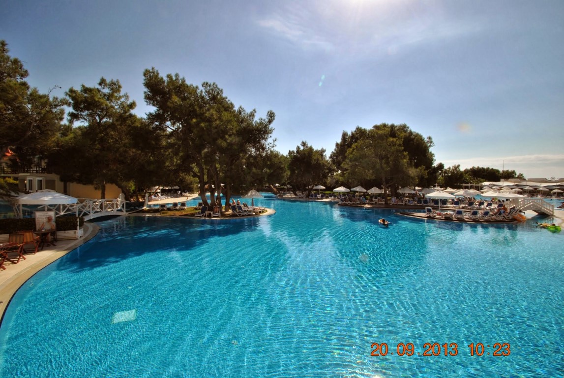 imagini hotel TITANIC LARA